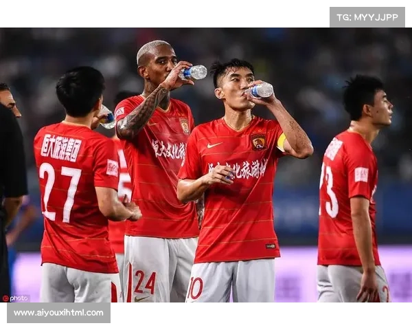 巴黎vs雷恩现场气温骤降，球员改用高温足球应对